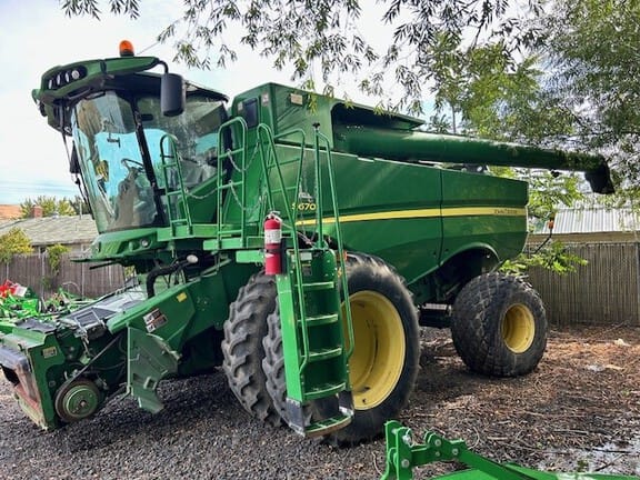 2012 John Deere S670 Equipment Image0