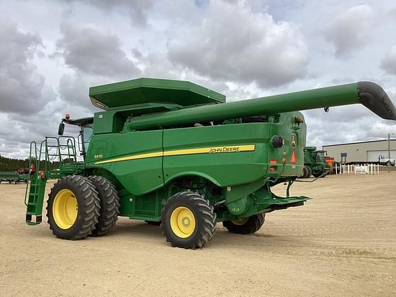 Image of John Deere S670 equipment image 1