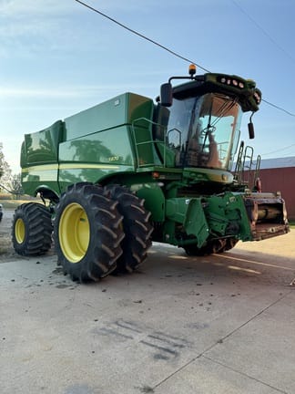 2012 John Deere S670 Equipment Image0