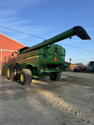 Image of John Deere S670 equipment image 1