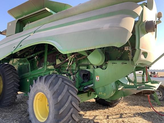 Image of John Deere S670 equipment image 2