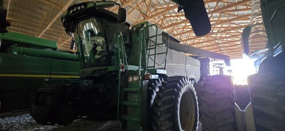 Image of John Deere S670 Image 0