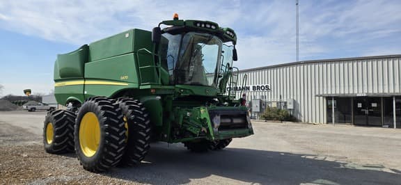Image of John Deere S670 equipment image 1