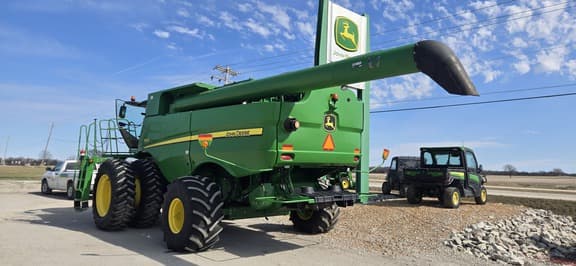 Image of John Deere S670 equipment image 4