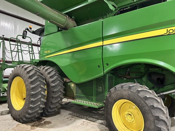 2012 John Deere S670 Equipment Image0