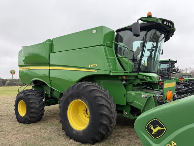 Image of John Deere S670 equipment image 1
