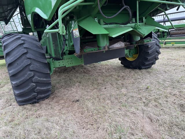 Image of John Deere S670 equipment image 4