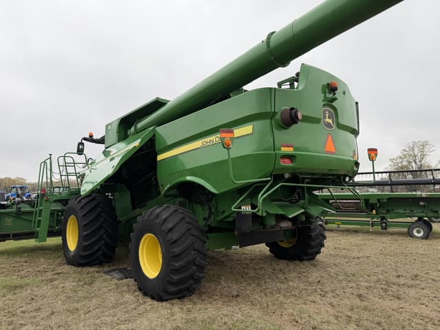 Image of John Deere S670 equipment image 3