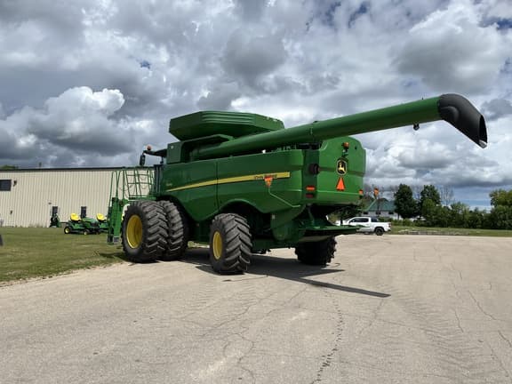 Image of John Deere S670 equipment image 3