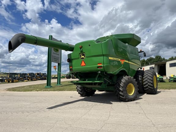 Image of John Deere S670 equipment image 4