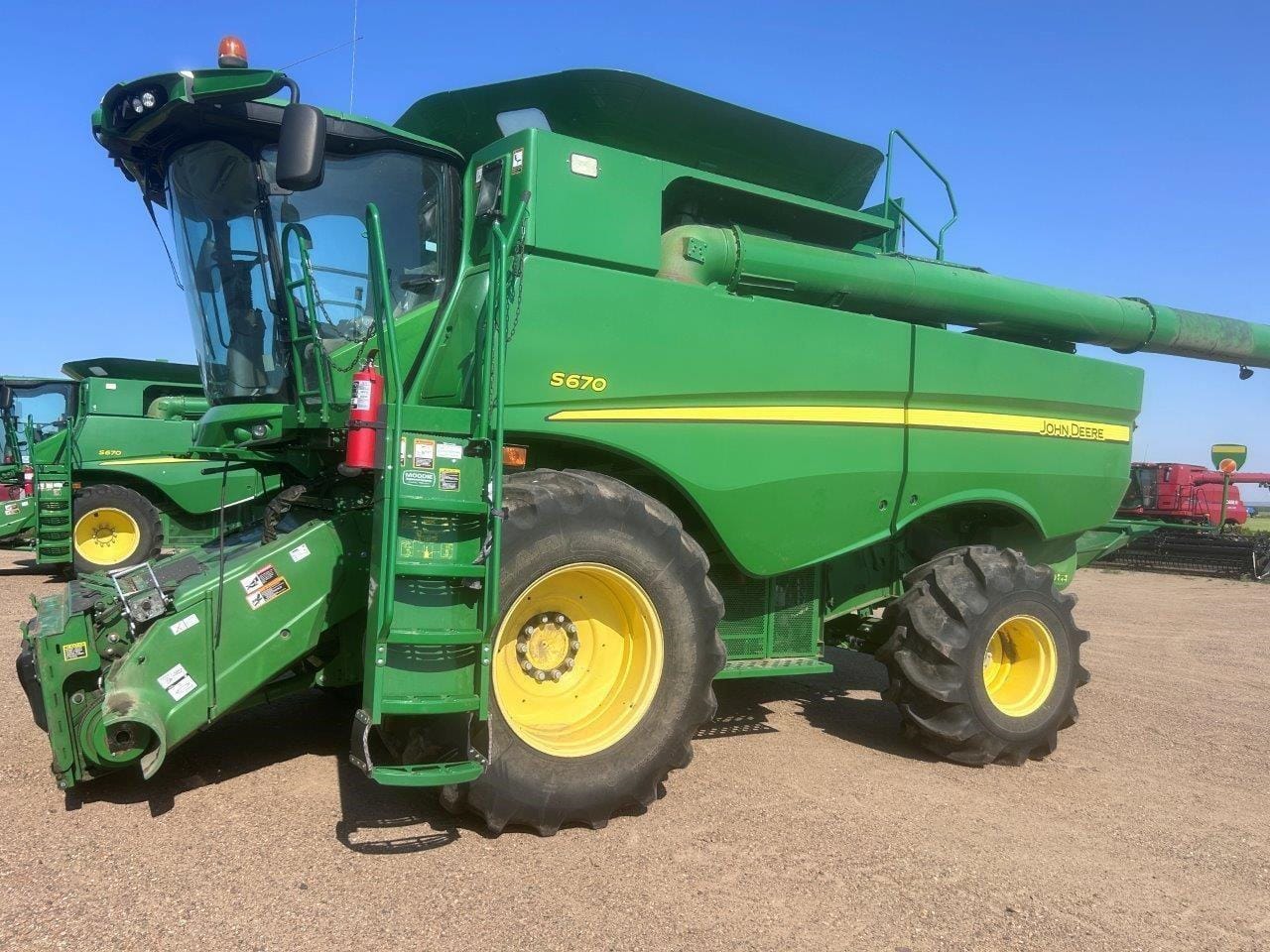 2012 John Deere S670 Equipment Image0