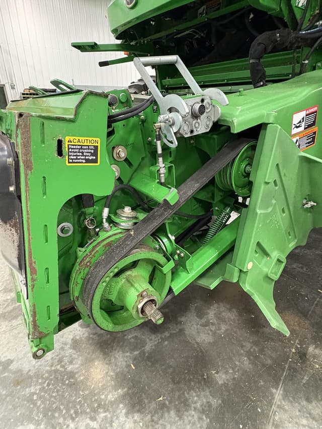 Image of John Deere S670 equipment image 4