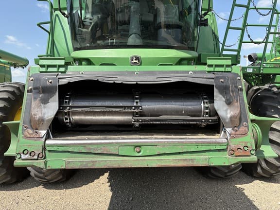 Image of John Deere S670 equipment image 4