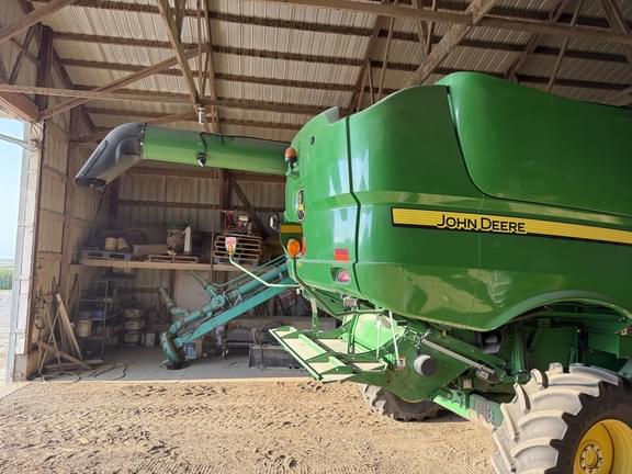 Image of John Deere S670 equipment image 4