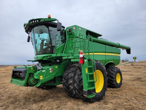 Main image John Deere S670