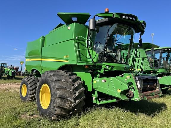 Image of John Deere S670 equipment image 1