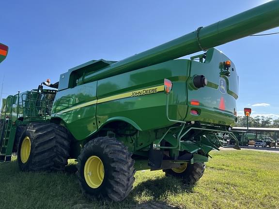 Image of John Deere S670 equipment image 4