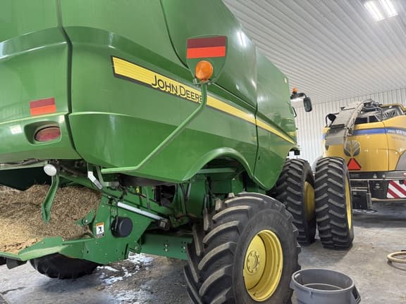 Image of John Deere S670 equipment image 4