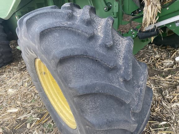 Image of John Deere S670 equipment image 2