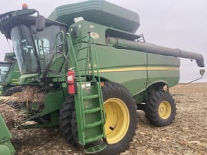2012 John Deere S670 Image