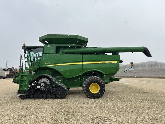 Main image John Deere S670