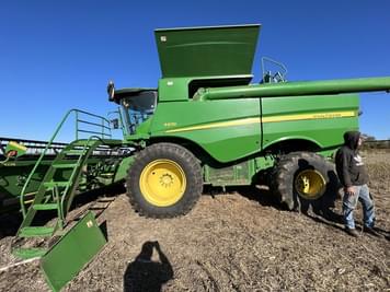 Main image John Deere S670