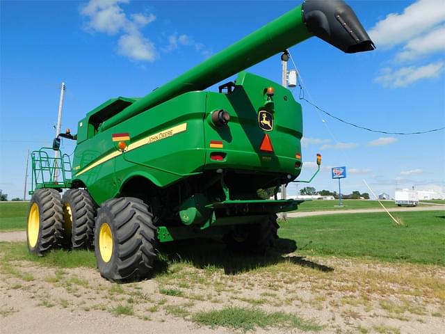 Image of John Deere S670 equipment image 1