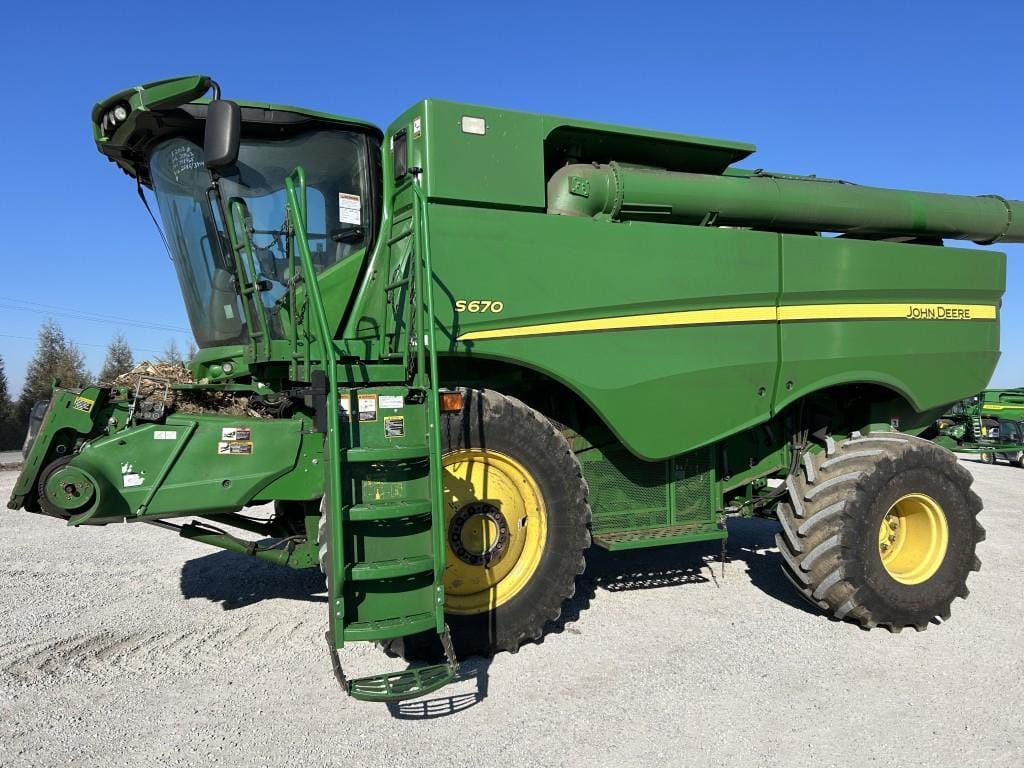 2012 John Deere S670 Equipment Image0
