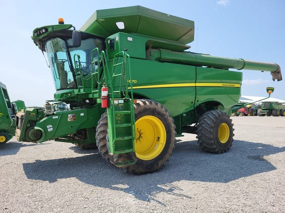 Main image John Deere S670