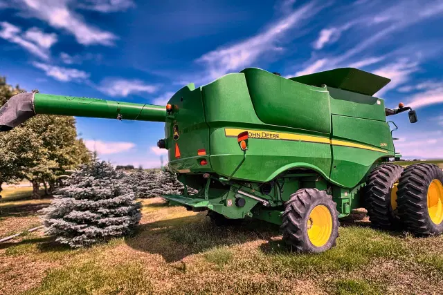 Image of John Deere S670 equipment image 4
