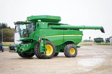 Main image John Deere S670