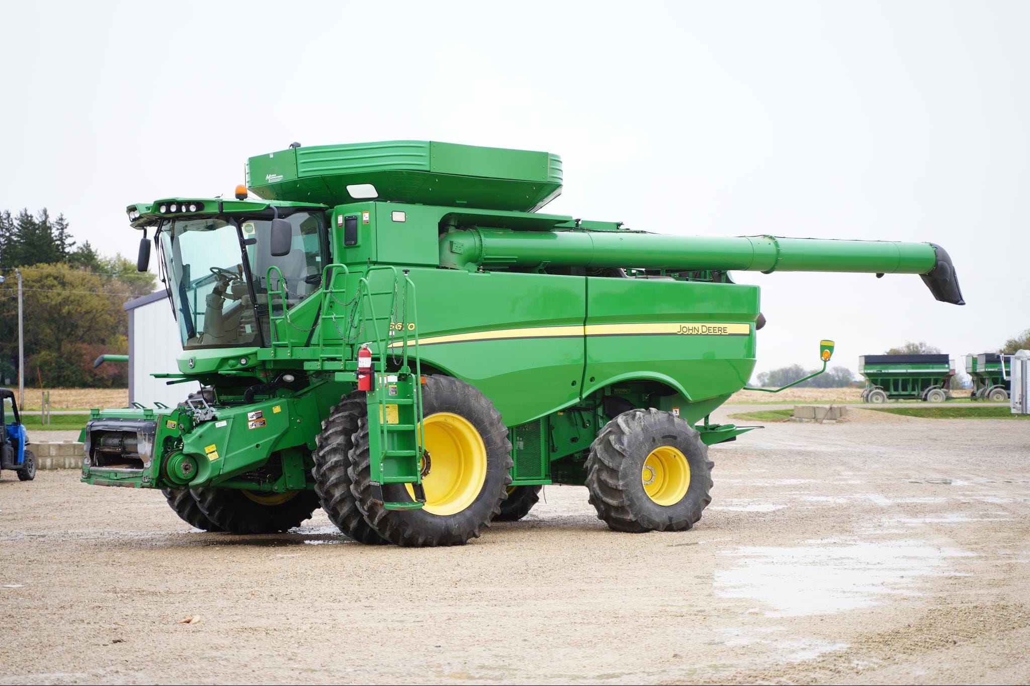2012 John Deere S670 Equipment Image0
