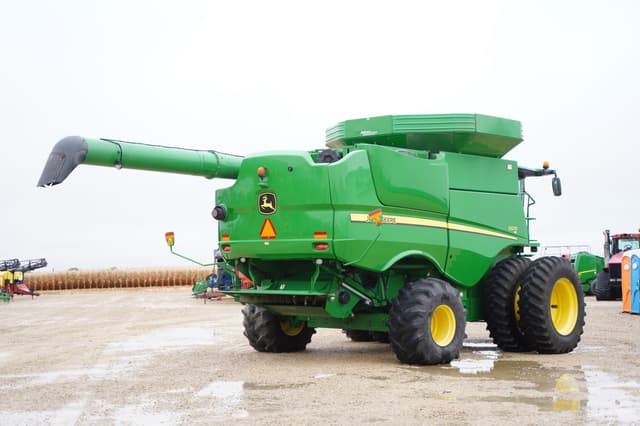Image of John Deere S670 equipment image 4