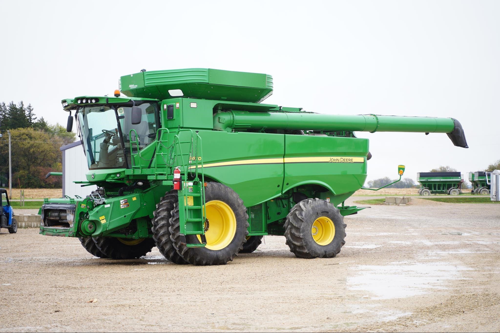 2012 John Deere S670 Equipment Image0