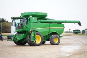 2012 John Deere S670 Image