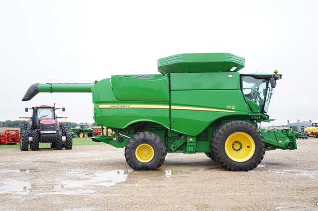 Image of John Deere S670 equipment image 3