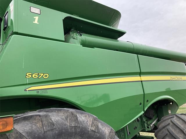 Image of John Deere S670 equipment image 4