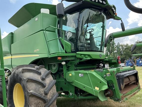 Image of John Deere S670 equipment image 1