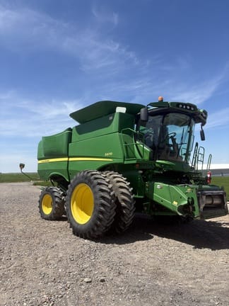 2012 John Deere S670 Equipment Image0