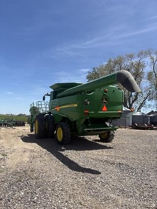 Image of John Deere S670 equipment image 2