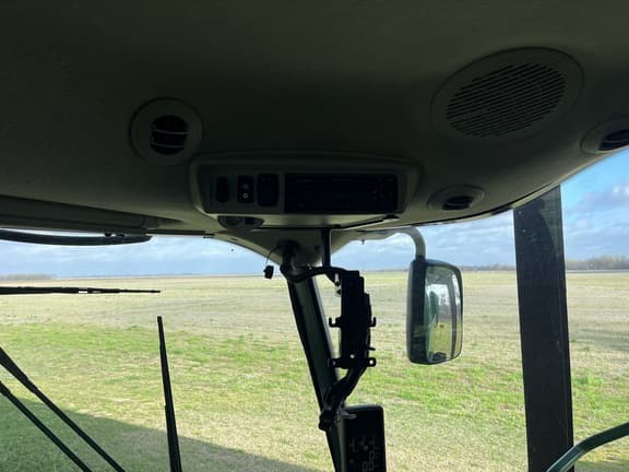 Image of John Deere S670 equipment image 4