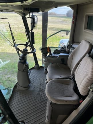 Image of John Deere S670 equipment image 1
