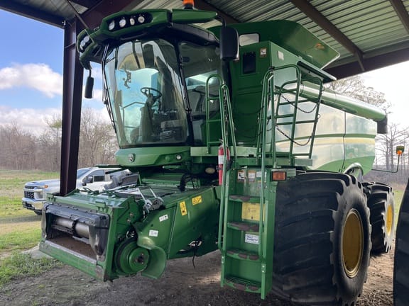 2012 John Deere S670 Equipment Image0