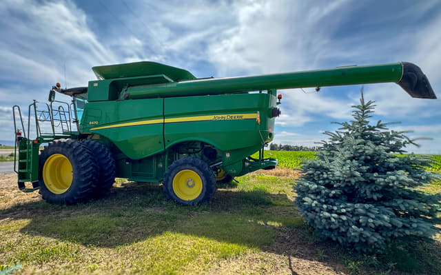 Image of John Deere S670 equipment image 2