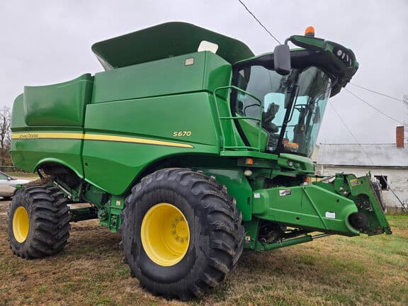 Image of John Deere S670 equipment image 1