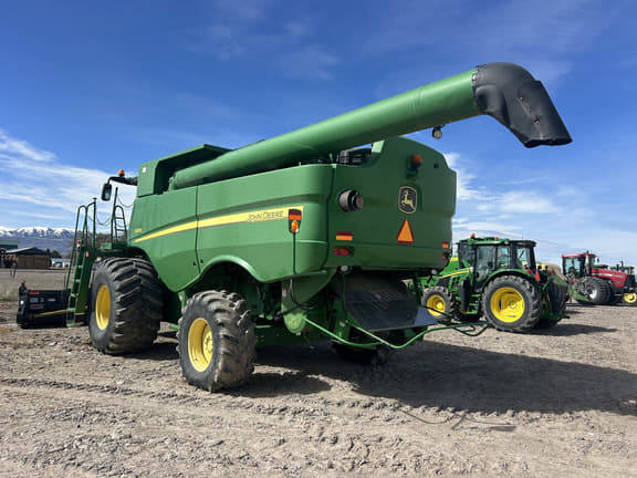 Image of John Deere S670 equipment image 2