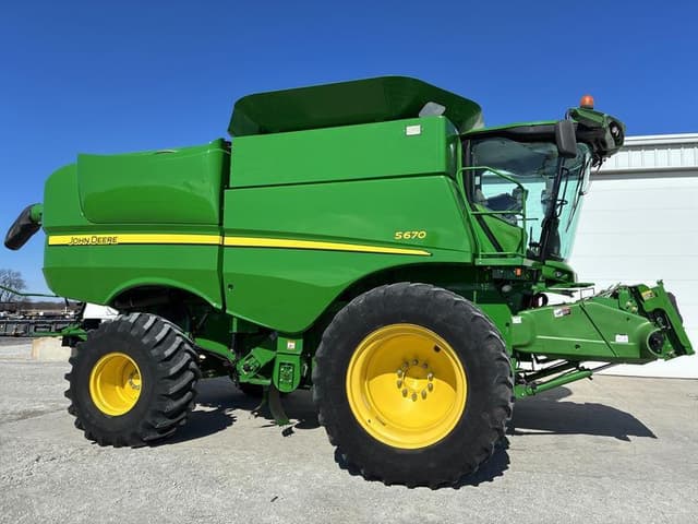 Image of John Deere S670 equipment image 1
