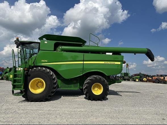 2012 John Deere S670 Equipment Image0