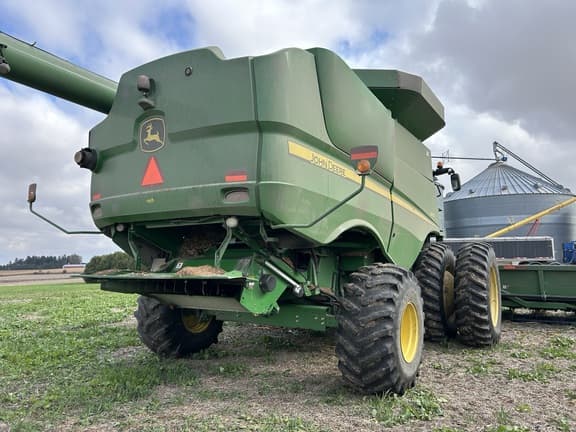 Image of John Deere S670 equipment image 4