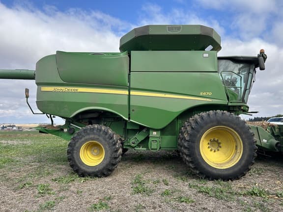 Image of John Deere S670 equipment image 2